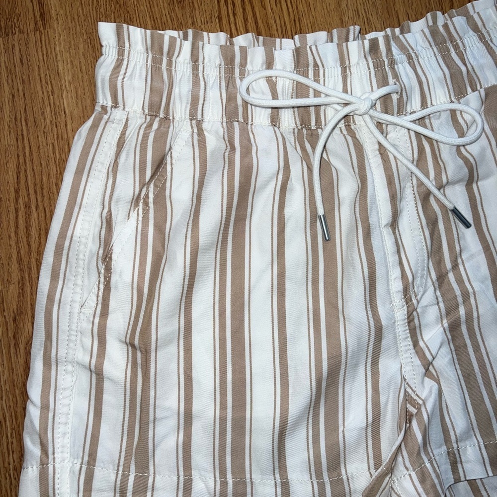 LOFT Paperbag Shorts - Picture 2 of 4